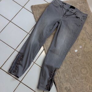 White House black market 6